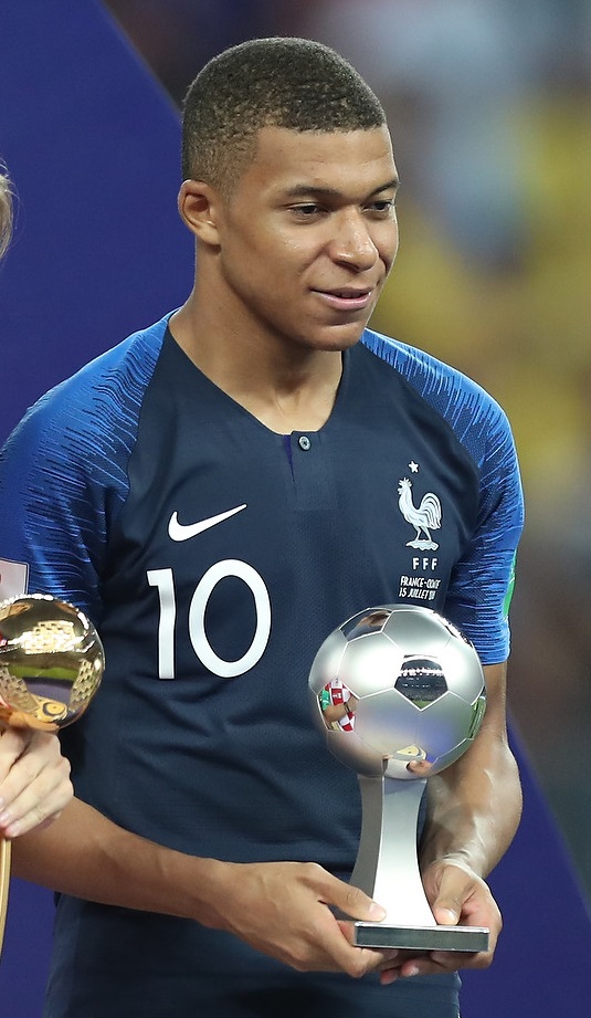 Kylian Mbappe holding the 2018 World Cup best young player award